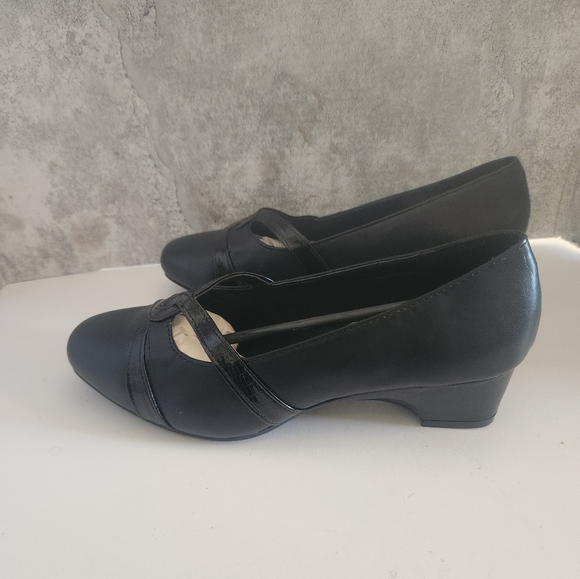 Comfort Well by Beacon Women Block Heeled Slip On Loafers Size US 8.5M Black - Picture 5 of 8